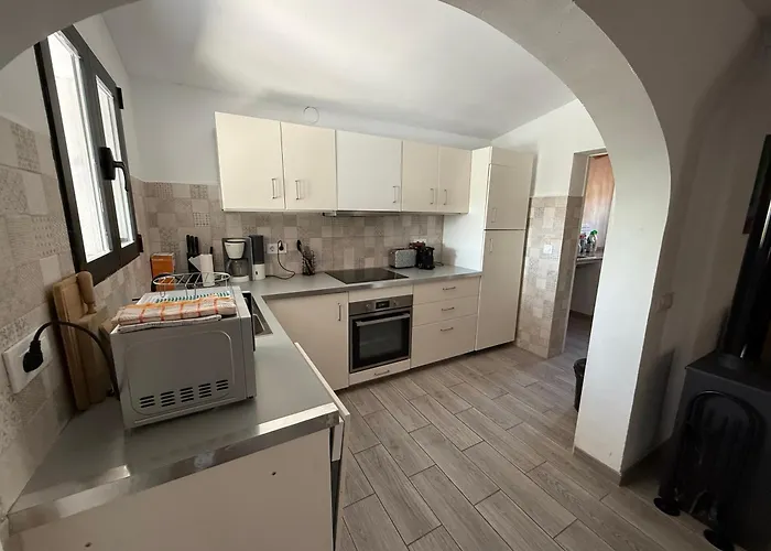 Villa Avec Piscine A Proximite Des Plages *